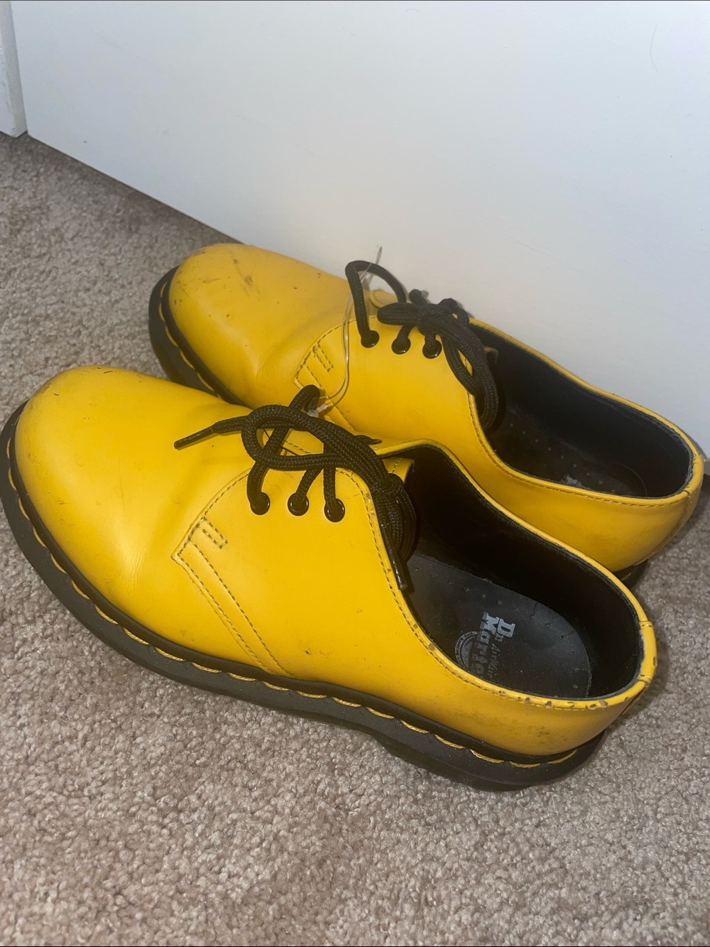 Dr. Martens 1461 Patent Yellow Lace-Up Casual Shoes unisex - Picture 3 of 10